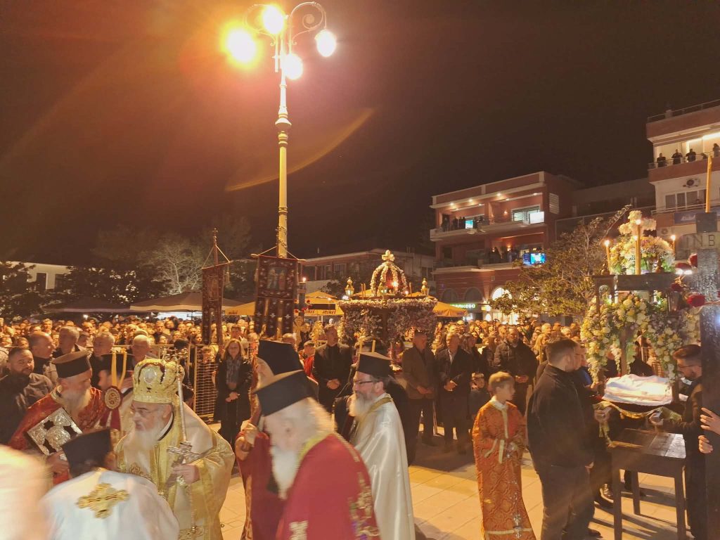 Σε κλίμα κατάνυξης η Ακολουθία και η Περιφορά του Επιταφίου σε όλη τη χώρα