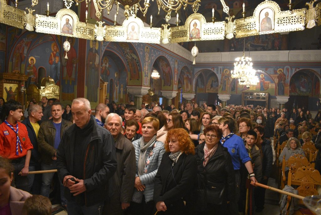 Κομοτηνή: Η κατανυκτική Ακολουθία των Αγίων Παθών υπό τον Μητροπολίτη Μαρωνείας κ.κ. Παντελεήμονα