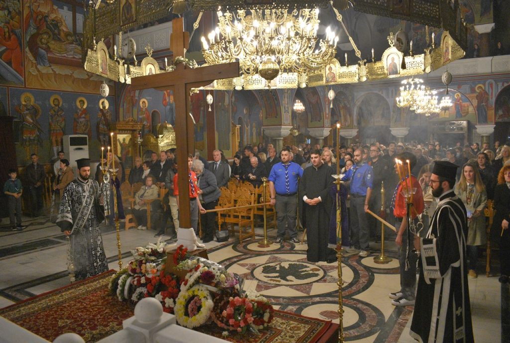 Κομοτηνή: Η κατανυκτική Ακολουθία των Αγίων Παθών υπό τον Μητροπολίτη Μαρωνείας κ.κ. Παντελεήμονα