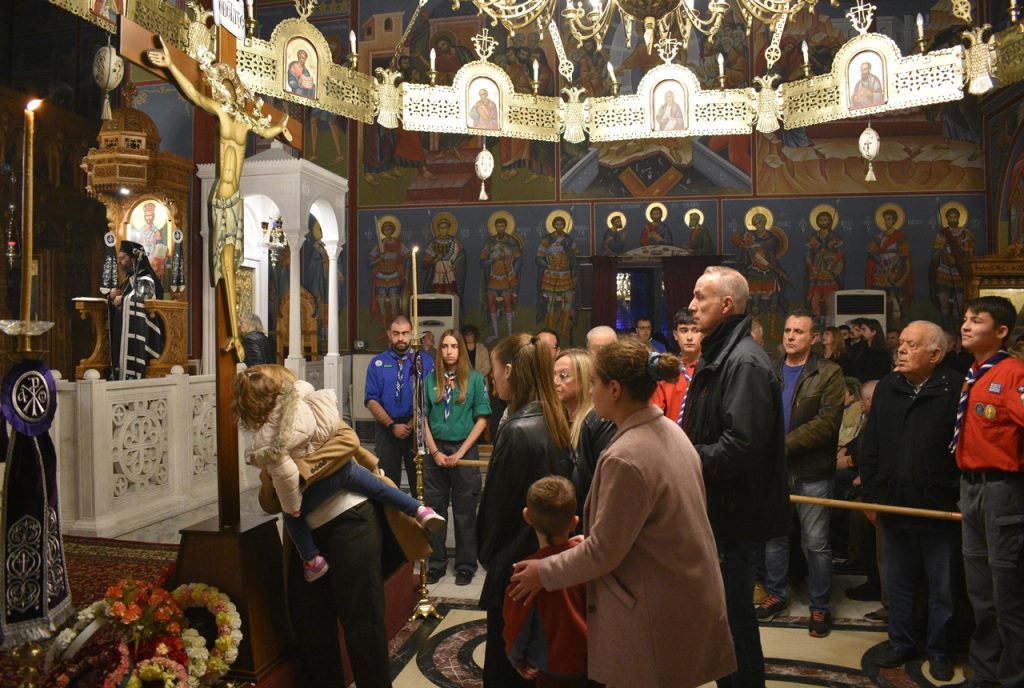 Κομοτηνή: Η κατανυκτική Ακολουθία των Αγίων Παθών υπό τον Μητροπολίτη Μαρωνείας κ.κ. Παντελεήμονα