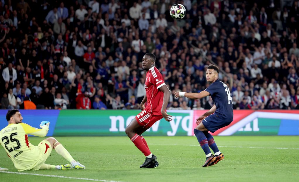 Champions League: «Βόμβα» στο Καμπ Νου όπου η Ατλέτικο «ξέρανε» 2-0 την «Μπάρτσα» – Με το ένα πόδι στoυς «4» και η Παρί Σεν Ζερμέν, 2-0 την Λίβερπουλ