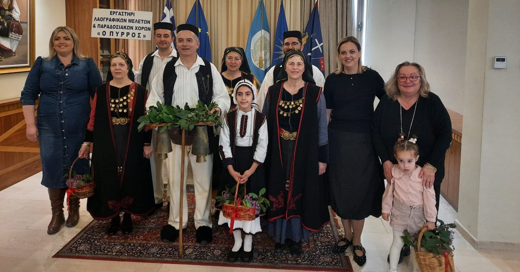 Σέρρες: Τα κάλαντα του Λαζάρου στη Δήμαρχο της πόλης (βίντεο)