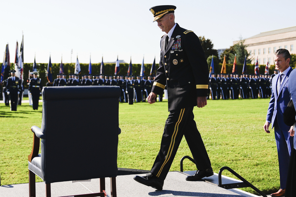 Ο Χέγκσεθ απέπεμψε τον αρχηγό του Γενικού Επιτελείου του Στρατού των ΗΠΑ, Ράντι Τζορτζ