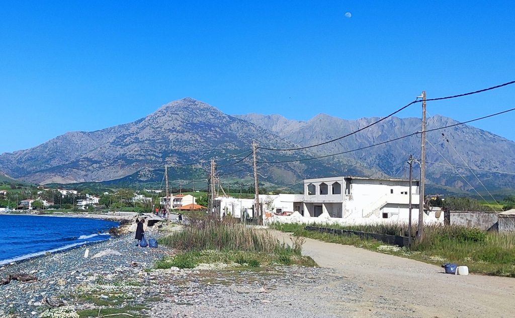 Σαμοθράκη: Εθελοντές κάθε ηλικίας καθάρισαν την παραλιακή ζώνη της Καμαριώτισσας