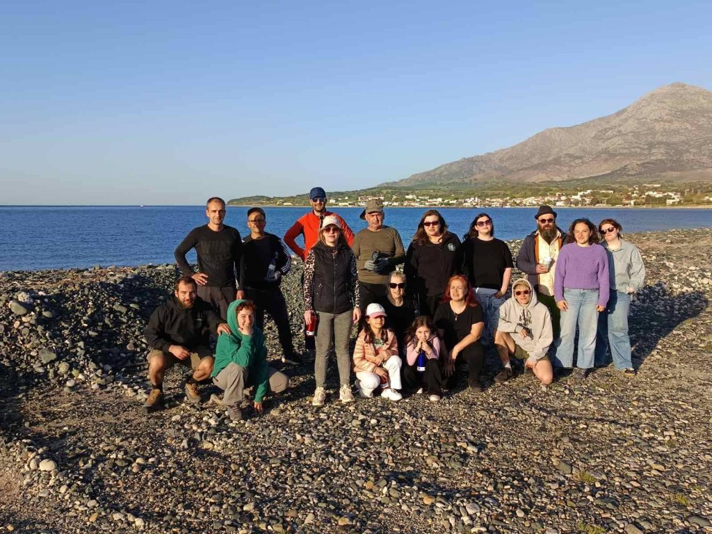 Σαμοθράκη: Εθελοντές κάθε ηλικίας καθάρισαν την παραλιακή ζώνη της Καμαριώτισσας