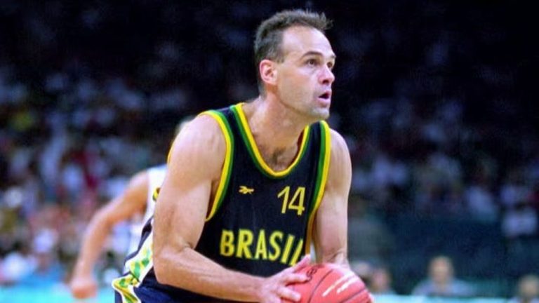 Πένθος στο παγκόσμιο μπάσκετ: «Έφυγε» ο βραζιλιάνος άσος Οσκαρ Σμιντ – Δείτε highlights από τον αγώνα Ελλάδα-Βραζιλία στο Μουντομπάσκετ 1986 (video)