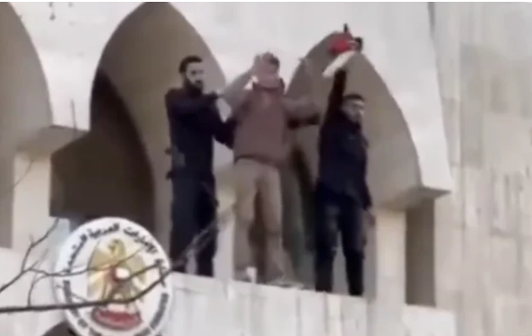 HAE: Καταδικάζουν «πράξεις βανδαλισμού» σε αντι-ισραηλινές ταραχές στην πρεσβεία τους στη Δαμασκό