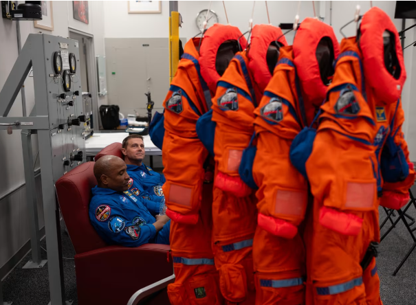 Live: Η επανείσοδος των αστροναυτών του Artemis ΙΙ και η προσθαλάσσωση υψηλού κινδύνου