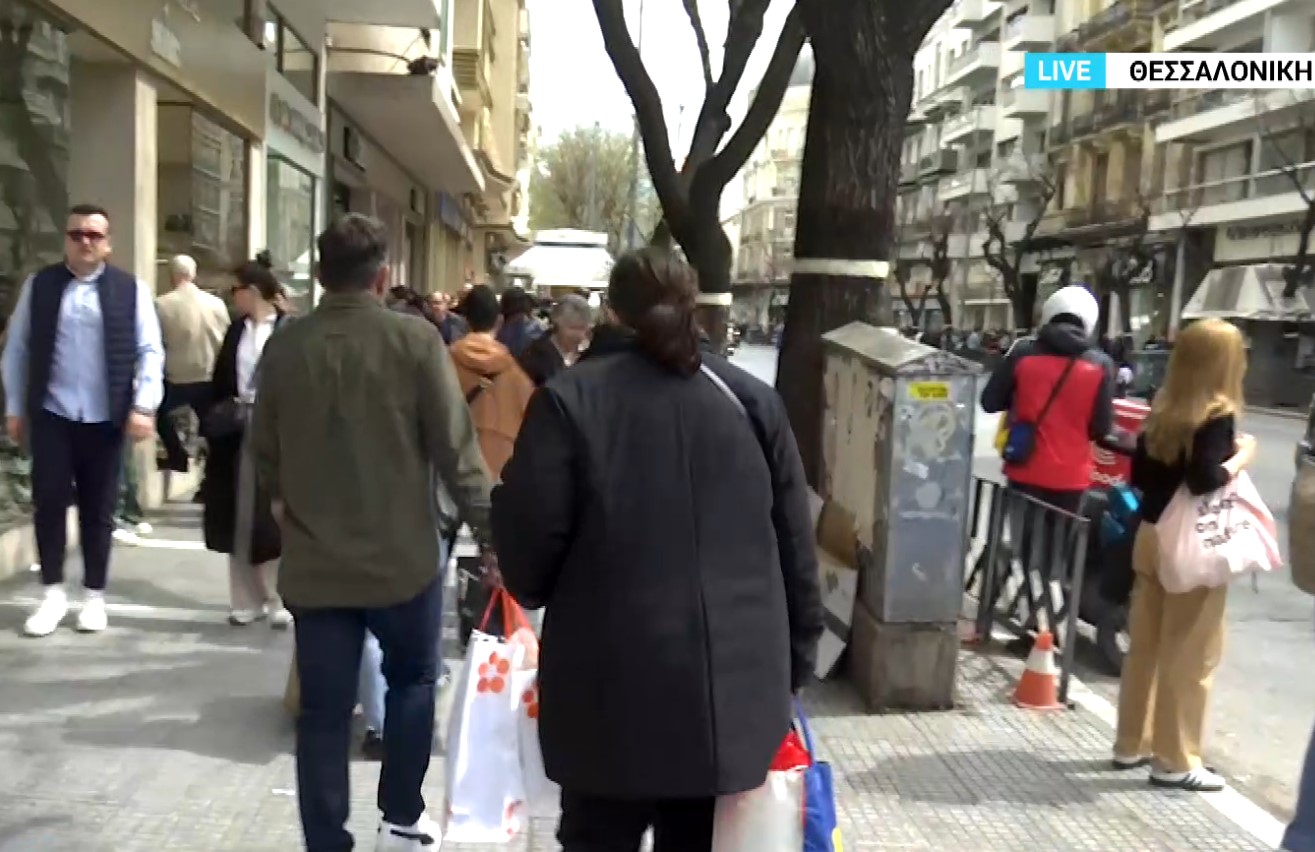 Θεσσαλονίκη: Αυξημένη η κίνηση στα εμπορικά καταστήματα Κυριακή των Βαΐων