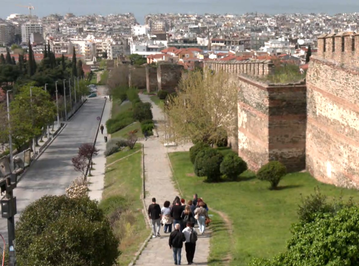 Ξενάγηση στην Άνω Πόλη Θεσσαλονίκης: Περπατώντας στα “χνάρια” της ιστορίας της πόλης