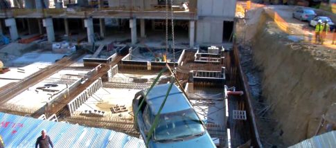 Έξω φρενών πολίτες και δημοτικές αρχές με κατασκευαστές δικτύων