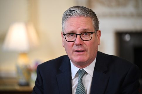 Η Όλια Λαζαρίδου φέρνει τα «Άνθη του Γιαλού» στο Κάστρο της Σκιάθου