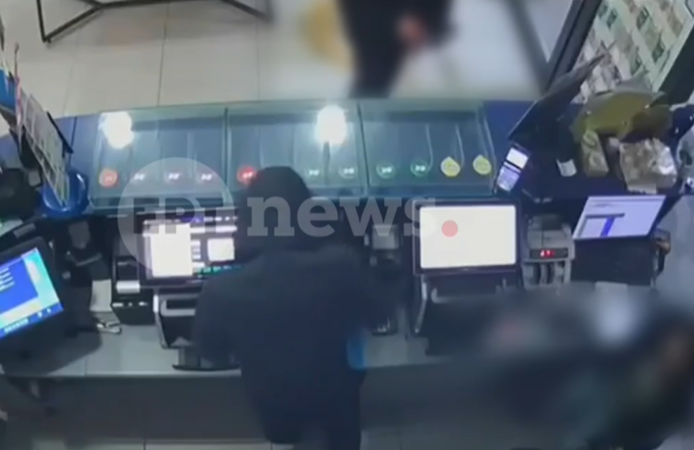 Θεσσαλονίκη: Καρέ καρέ η δράση ληστή με λεία 19.000 ευρώ