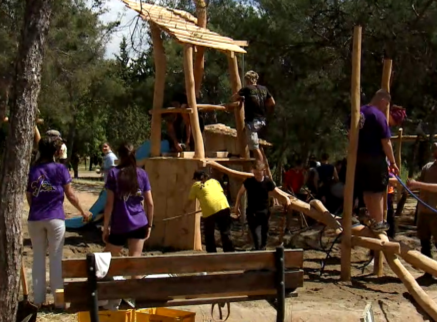 Παιδιά από τη Γερμανία και τα Μέγαρα έχτισαν μαζί μια νέα παιδική χαρά
