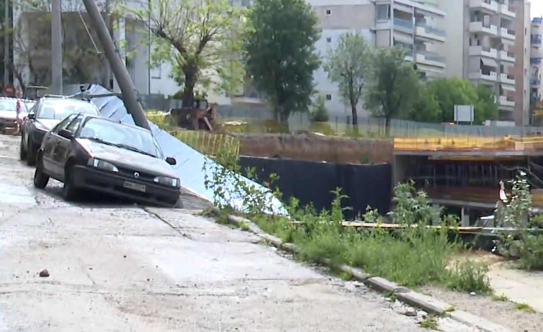 Θεσσαλονίκη: Υποχώρησε το έδαφος κατά τη διάρκεια εργασιών εγκατάστασης οπτικών ινών στην Τούμπα– Μία σύλληψη
