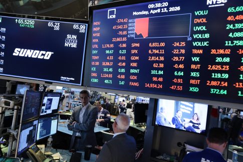 Ο σκιώδης πλούτος του πολέμου στο Ιράν: Ύποπτες συναλλαγές και «χορός» εκατομμυρίων δολαρίων λίγο πριν από τις σημαντικές ανακοινώσεις Τραμπ