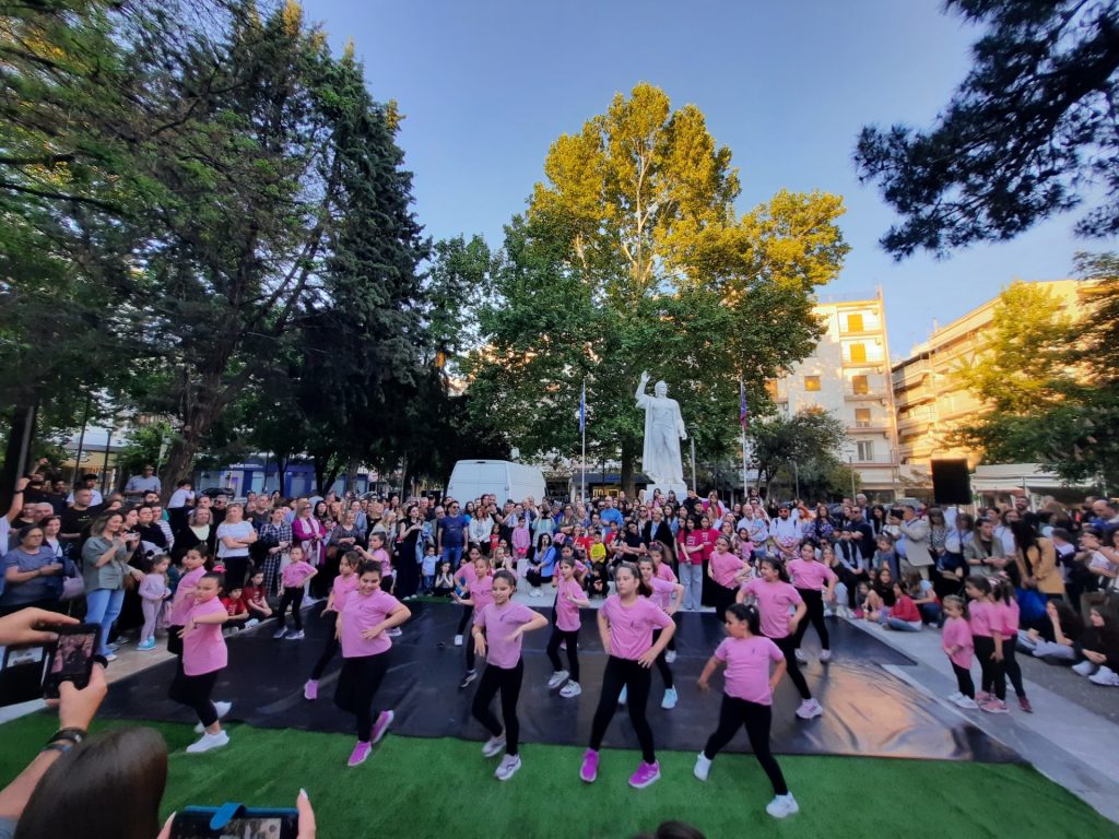 Σέρρες: Το κέντρο της πόλης μια υπαίθρια σκηνή χορού στην εκδήλωση «Βήματα στον Χρόνο»