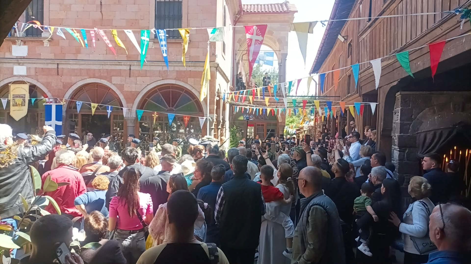 Λέσβος: Γιορτάζει το μεγάλο προσκύνημα του Ταξιάρχη στον Μανταμάδο- Χιλιάδες οι προσκυνητές