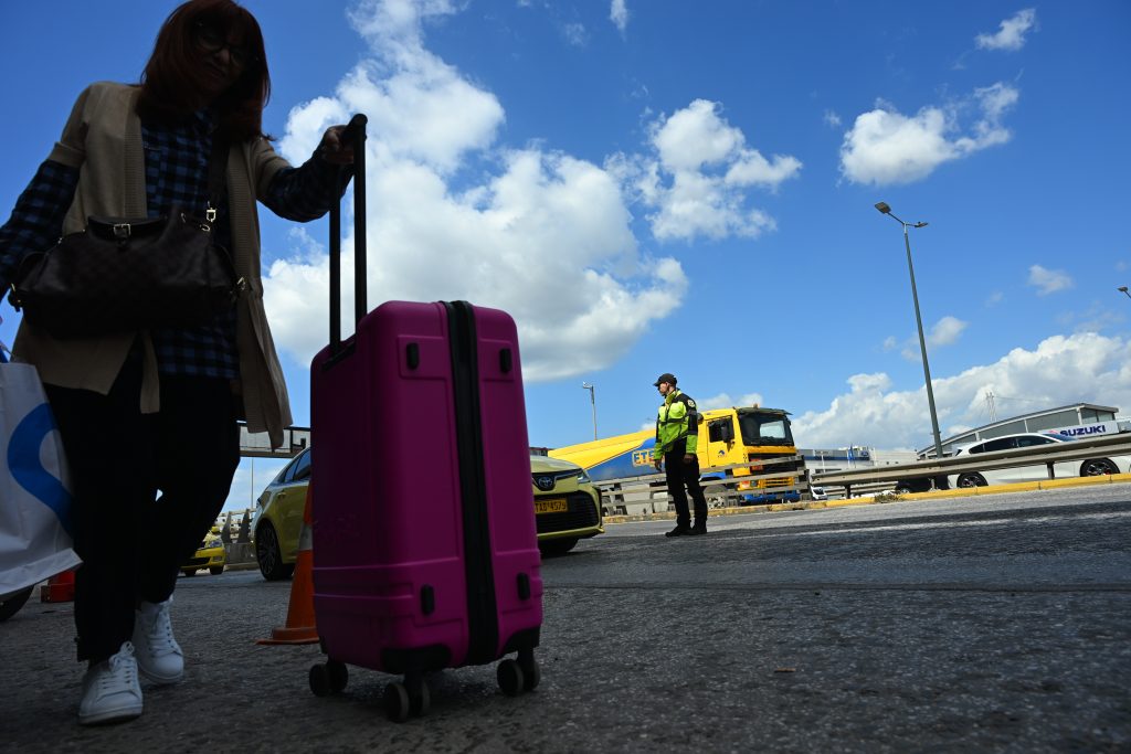 Επιστρέφουν οι εκδρομείς του Πάσχα – Συνεχείς οι αφίξεις πλοίων στα λιμάνια του Πειραιά, της Ραφήνας και του Λαυρίου