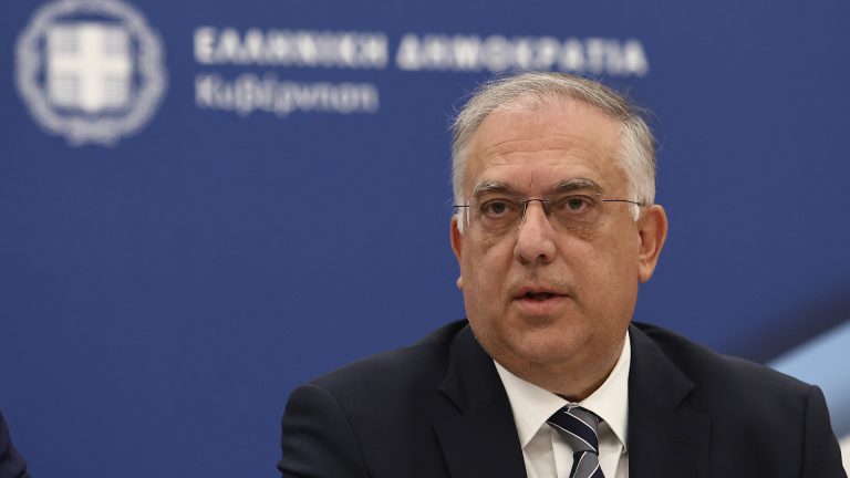 Θεοδωρικάκος στο ΕΡΤnews: «Kόφτης» στις χρεώσεις τραπεζών – Εντός Μαΐου η διαβούλευση του ν/σ για την προστασία των καταναλωτών