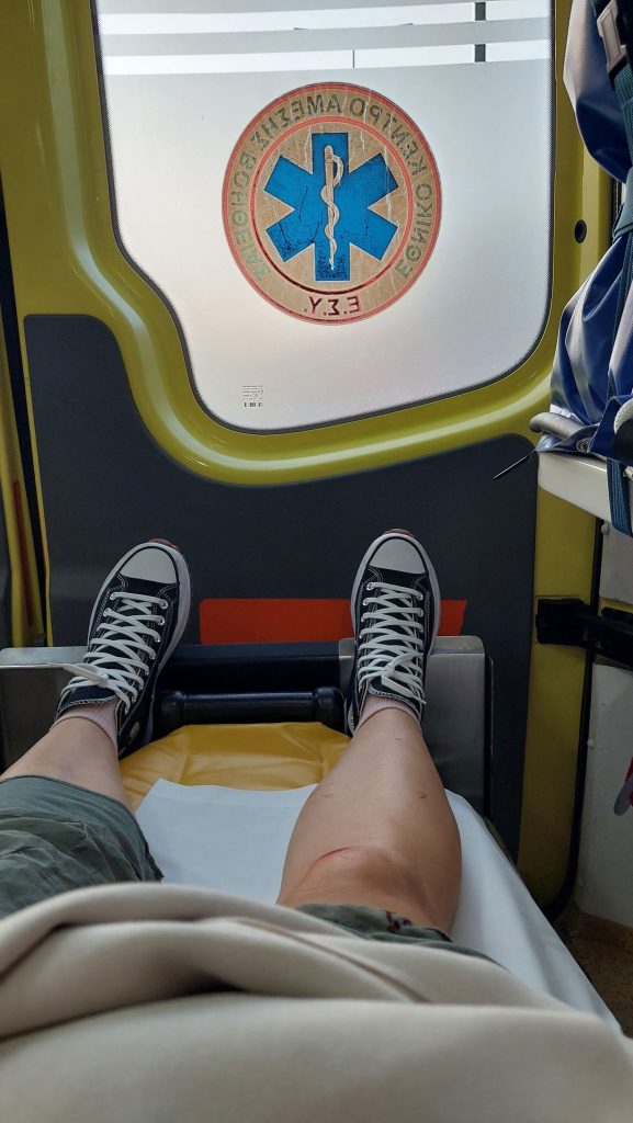 Ηράκλειο: Δύο γυναίκες τραυματίστηκαν πέφτοντας σε λακκούβες και κακοτεχνίες του δρόμου – Τεράστιο το πρόβλημα στην πόλη