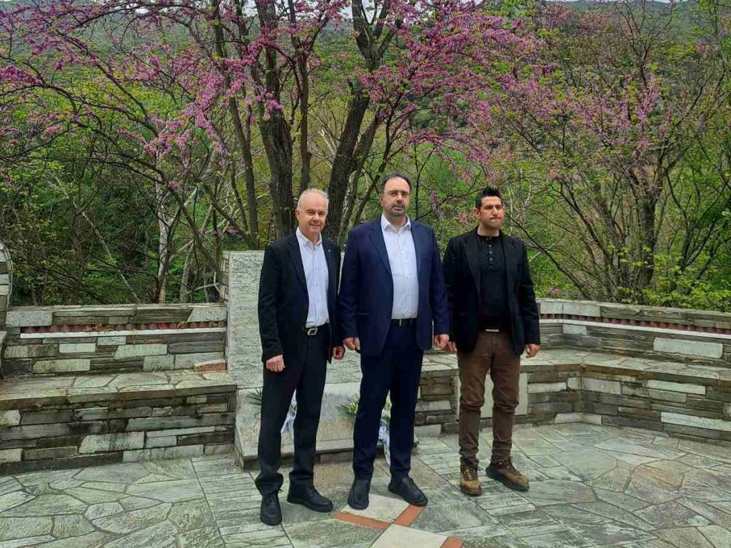 Tρισάγιο για τους αδικοχαμένους μαθητές από το Μακροχώρι Ημαθίας στα Τέμπη