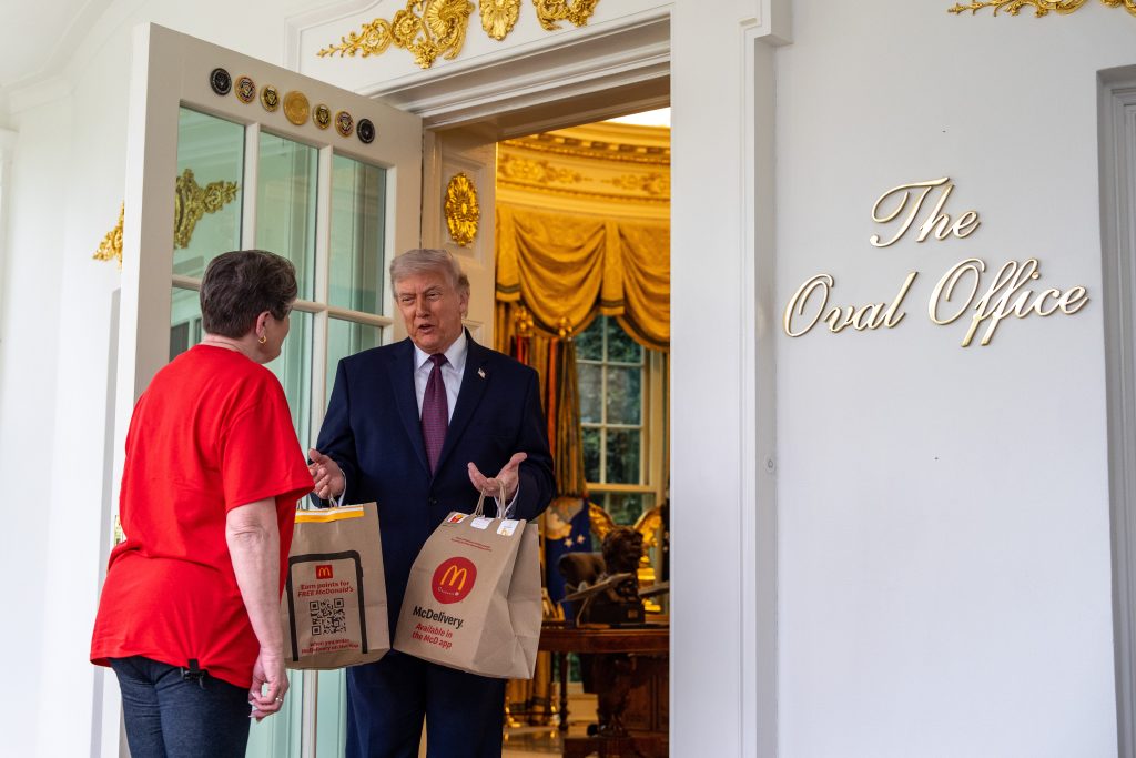 Τραμπ: Το Ιράν επιθυμεί διακαώς μία συμφωνία – Μπορεί να κάνουμε μία στάση στην Κούβα