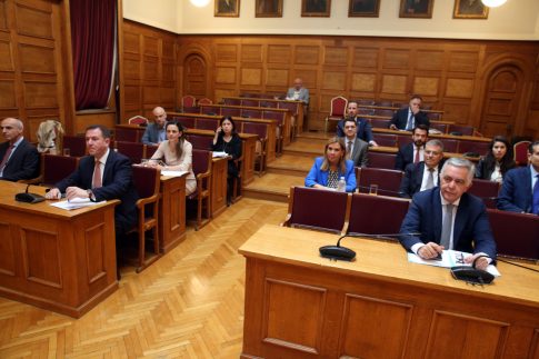 Σύρος-Τήνος-Μύκονος <br>Το κρασί της γραμμής