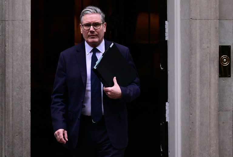 Βρετανία: Κατευναστική η αντίδραση του Στάρμερ στην παραίτηση του υπουργού Υγείας