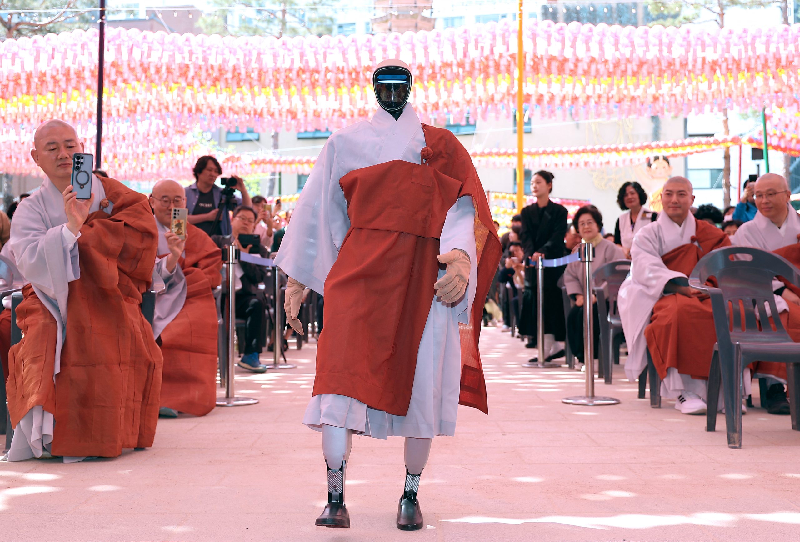 SKOREA-RELIGION-TECHNOLOGY-BUDDHISM