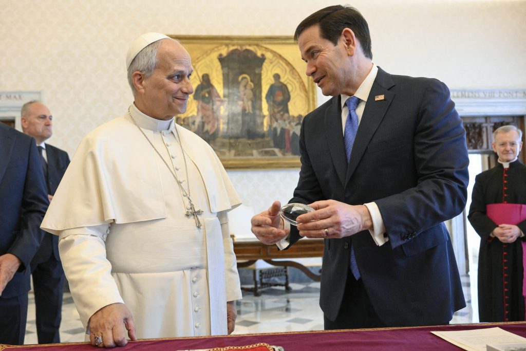 Ο Ρούμπιο συναντήθηκε με τον Πάπα Λέοντα – «Επιβεβαίωσε τις καλές σχέσεις ανάμεσα στις ΗΠΑ και το Βατικανό»
