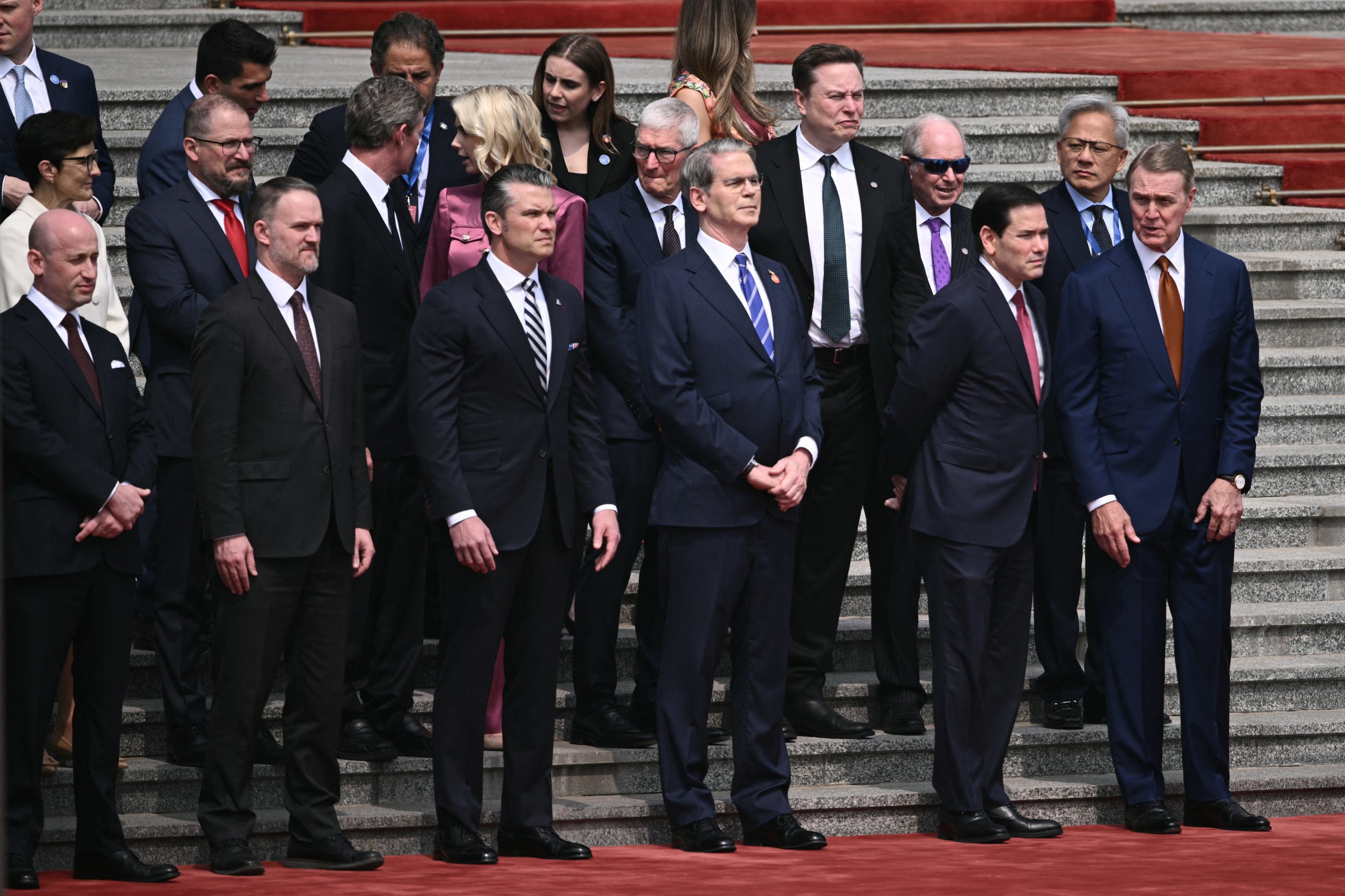 H dream team της αμερικανικής τεχνολογίας συνοδεύει τον Τραμπ στο Πεκίνο – Τα μικροτσιπ και οι «ακόλουθοι» του Μασκ