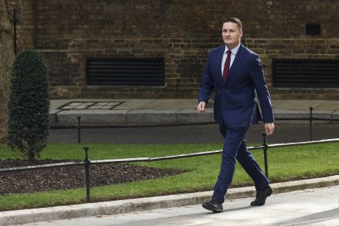Ουκρανία: Διαμαρτυρία της Ουγγαρίας στη Μόσχα για το μαζικό πλήγμα με drones – Στόχος και όχημα του ΟΗΕ