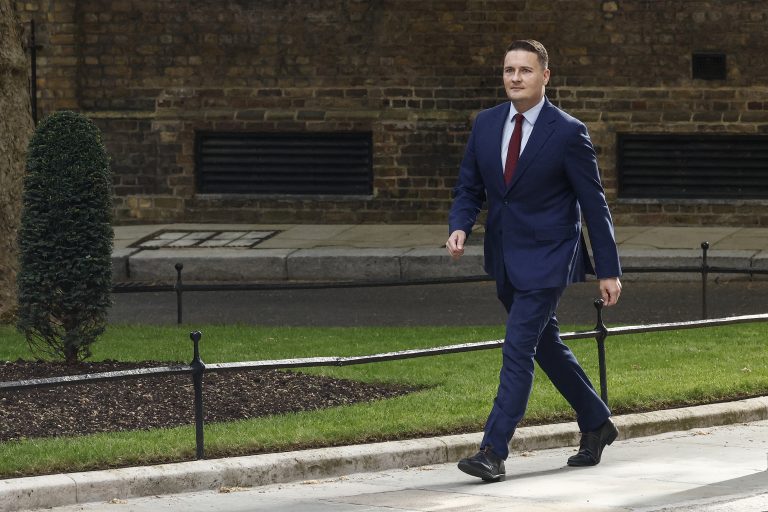 Παραιτήθηκε ο Βρετανός Υπουργός Υγείας – «Σαφές ότι ο Στάρμερ δεν θα ηγείται των  Εργατικών στις επόμενες εκλογές»