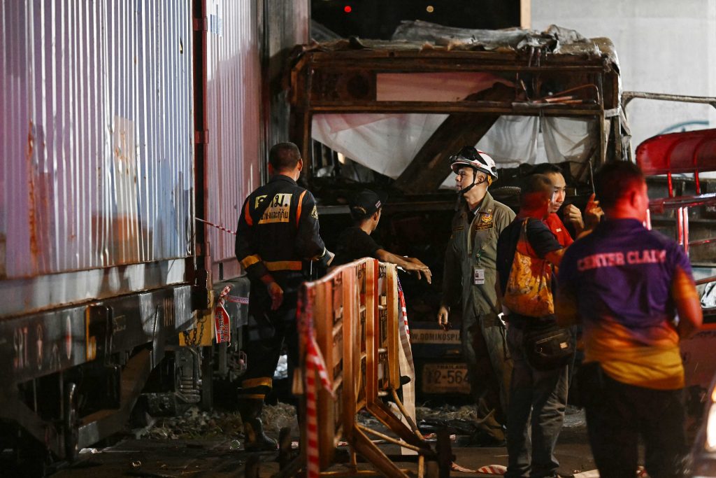 Ταϊλάνδη: Τρένο συγκρούστηκε με λεωφορείο – Τουλάχιστον οκτώ νεκροί