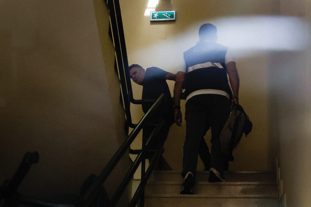 Πορτογαλία: Προφυλακίστηκε η μητέρα που εγκατέλειψε τα δύο παιδιά της στον δρόμο