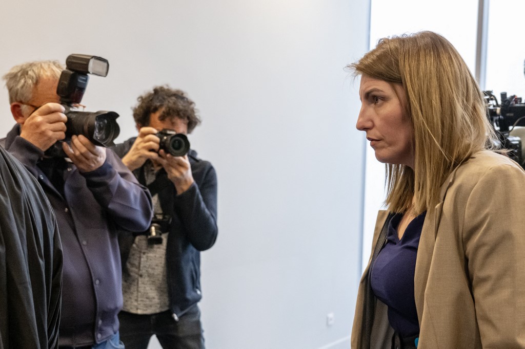 Νέα υπόθεση Πελικό στη Γαλλία: Ποινή κάθειρξης 25 ετών σε τραπεζίτη που εξέδιδε και βασάνιζε τη σύντροφό του – «Σταμάτησα να μετράω στους 487 άνδρες»