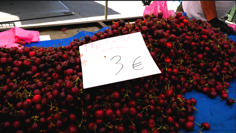 Από 2€ έως 5€ το κιλό τα κεράσια στη λαϊκή της Κομοτηνής