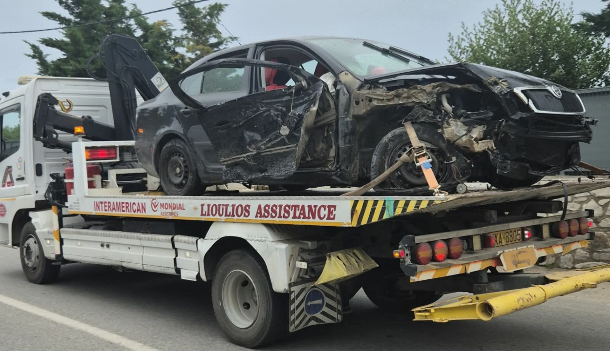 1000008108 Σκιάθος: Δύο τραυματίες από πρόσκρουση αυτοκινήτου σε ξενοδοχειακή εγκατάσταση