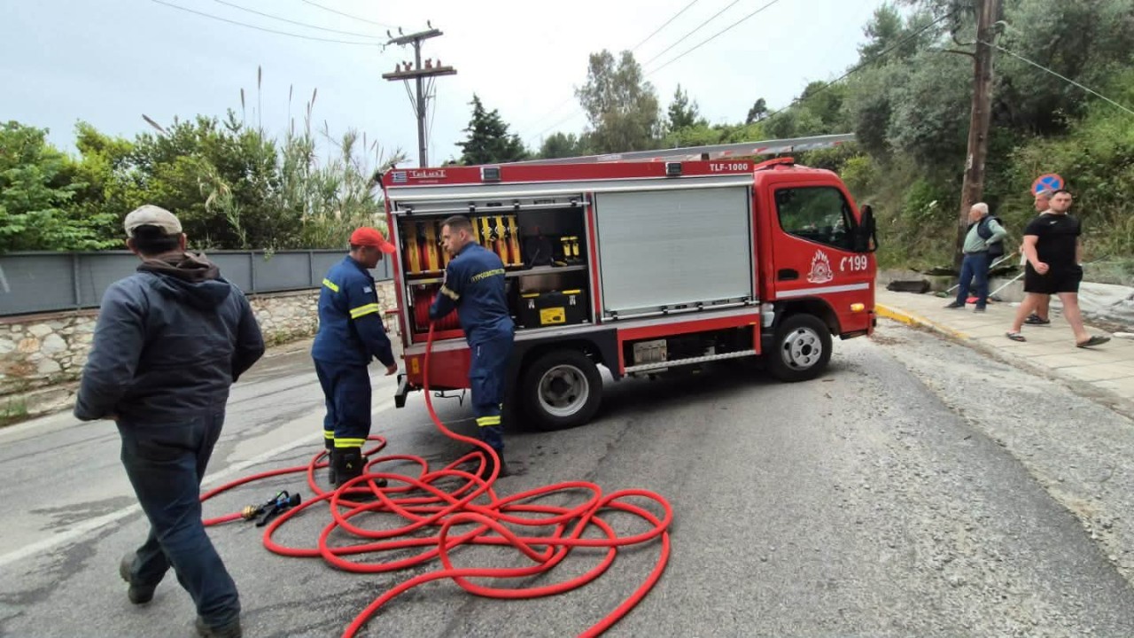 1000008109 Σκιάθος: Δύο τραυματίες από πρόσκρουση αυτοκινήτου σε ξενοδοχειακή εγκατάσταση