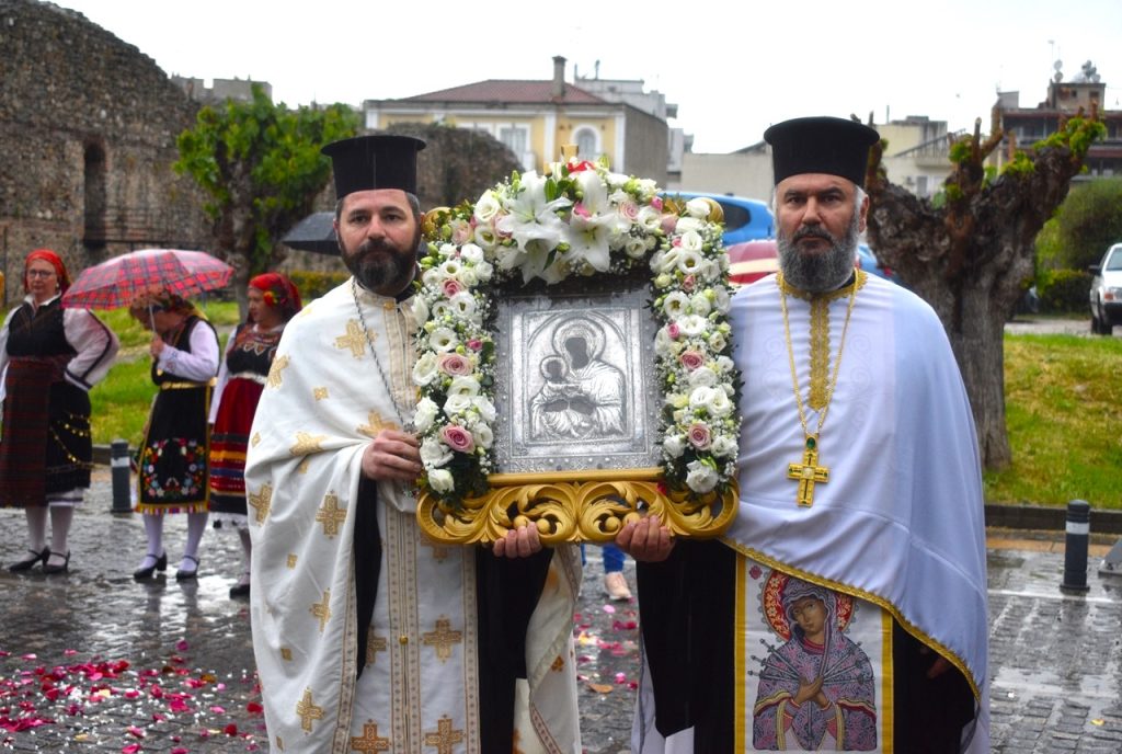 «Ελευθέρια Κομοτηνής»: Η έπαρση της ιστορικής σημαίας και η υποδοχή της θαυματουργού εικόνας της Παναγίας Φανερωμένης