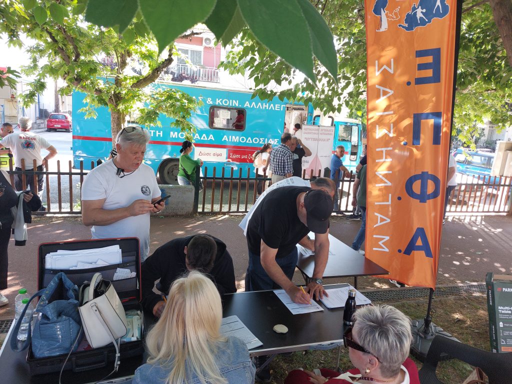 Εικοσιοκτώ φιάλες αίματος, απινιδωτής και μαθήματα ζωής στη δράση “Χαρίζουμε Ζωή” στον Βόλο»
