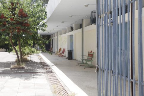 Δίκη Tέμπη: Παράσταση προς υποστήριξη της κατηγορίας κατά του πρώην υπ. Μεταφορών Κώστα Αχ. Καραμανλή από την Μ. Καρυστιανού