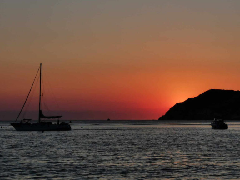 Ανθεκτική η τουριστική ζήτηση στις Κυκλάδες – Τα τρία νησιά που πρωταγωνιστούν στο δυναμικό ξεκίνημα της σεζόν