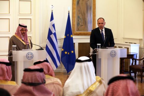 Βρετανία: Κατευναστική η αντίδραση του Στάρμερ στην παραίτηση του υπουργού Υγείας