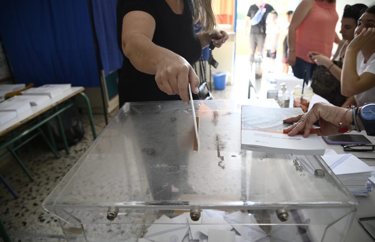 Δημοσκόπηση Interview: Μπροστά η ΝΔ με διαφορά 13,3 μονάδων από τον δεύτερο Τσίπρα
