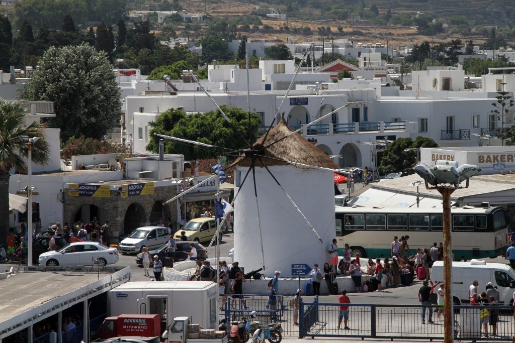 ΙΕΛΚΑ: Οι μισοί δεν θα πάνε διακοπές φέτος, τι δείχνει νέα έρευνα