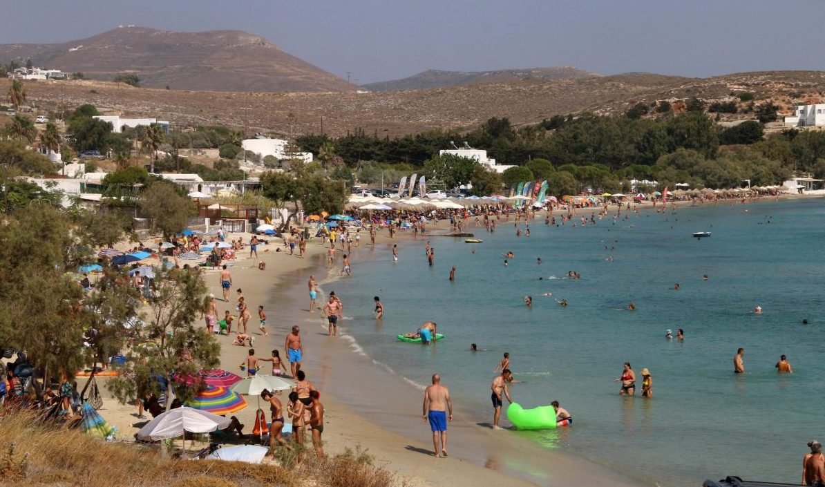 ΙΕΛΚΑ: Οι μισοί δεν θα πάνε διακοπές φέτος, τι δείχνει νέα έρευνα