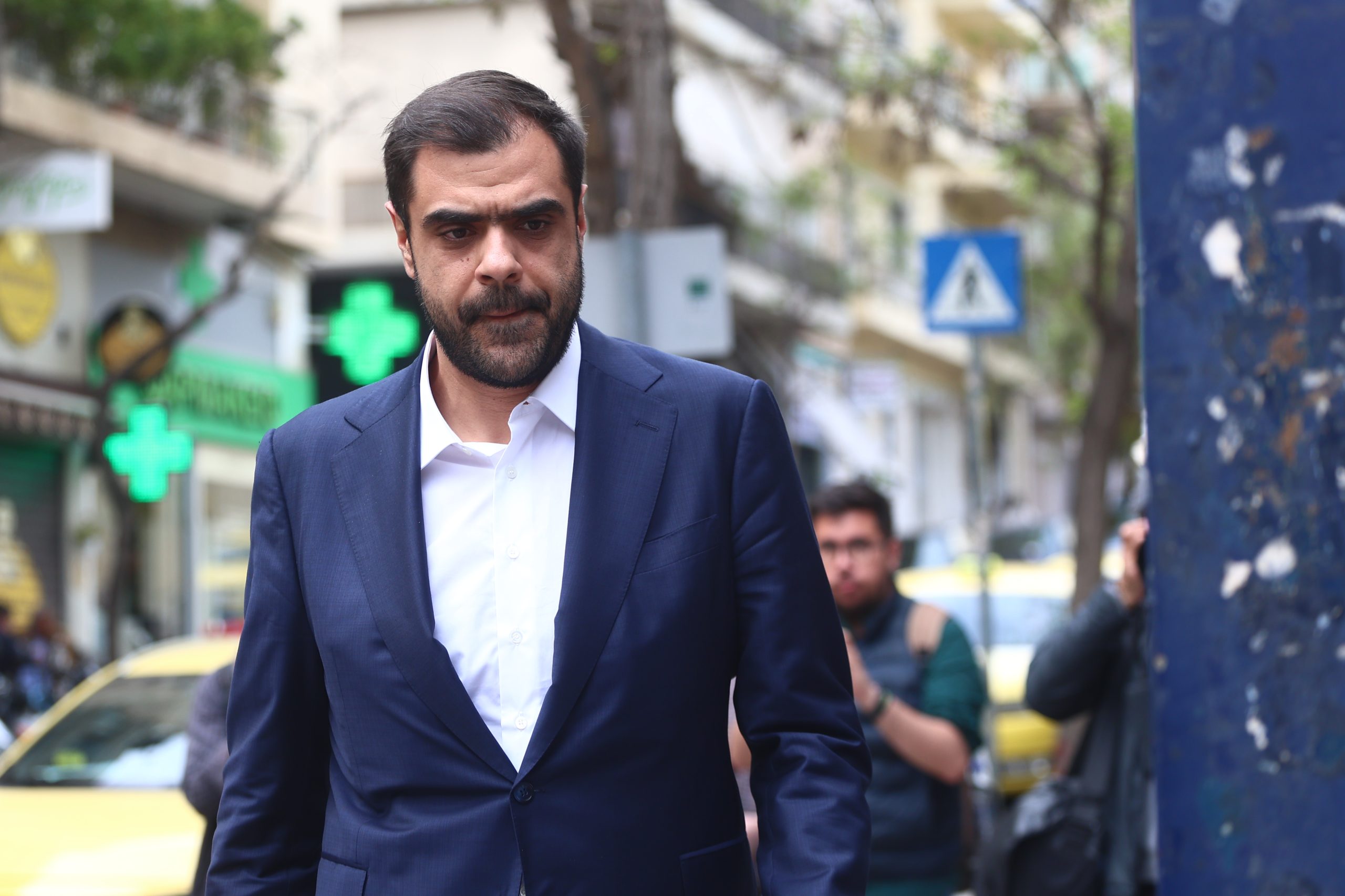 ΠΑΣΟΚ: Ο Μαρινάκης ανέλαβε συνήγορος του – Ερωτήματα για «ανύπαρκτο δημοσιογράφο»