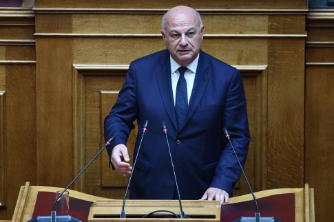 Βόλος: Ζητούν 13ο-14ο μισθό, αυξήσεις και μόνιμες προσλήψεις οι εργαζόμενοι του Δημοσίου